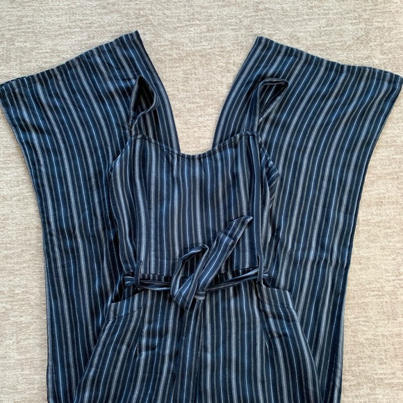 stripped jumpsuit - Picture 5 of 5